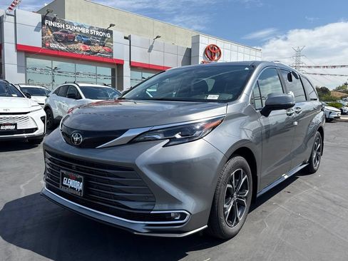 New 2026 Toyota Sienna Platinum AWD/4WD image 4