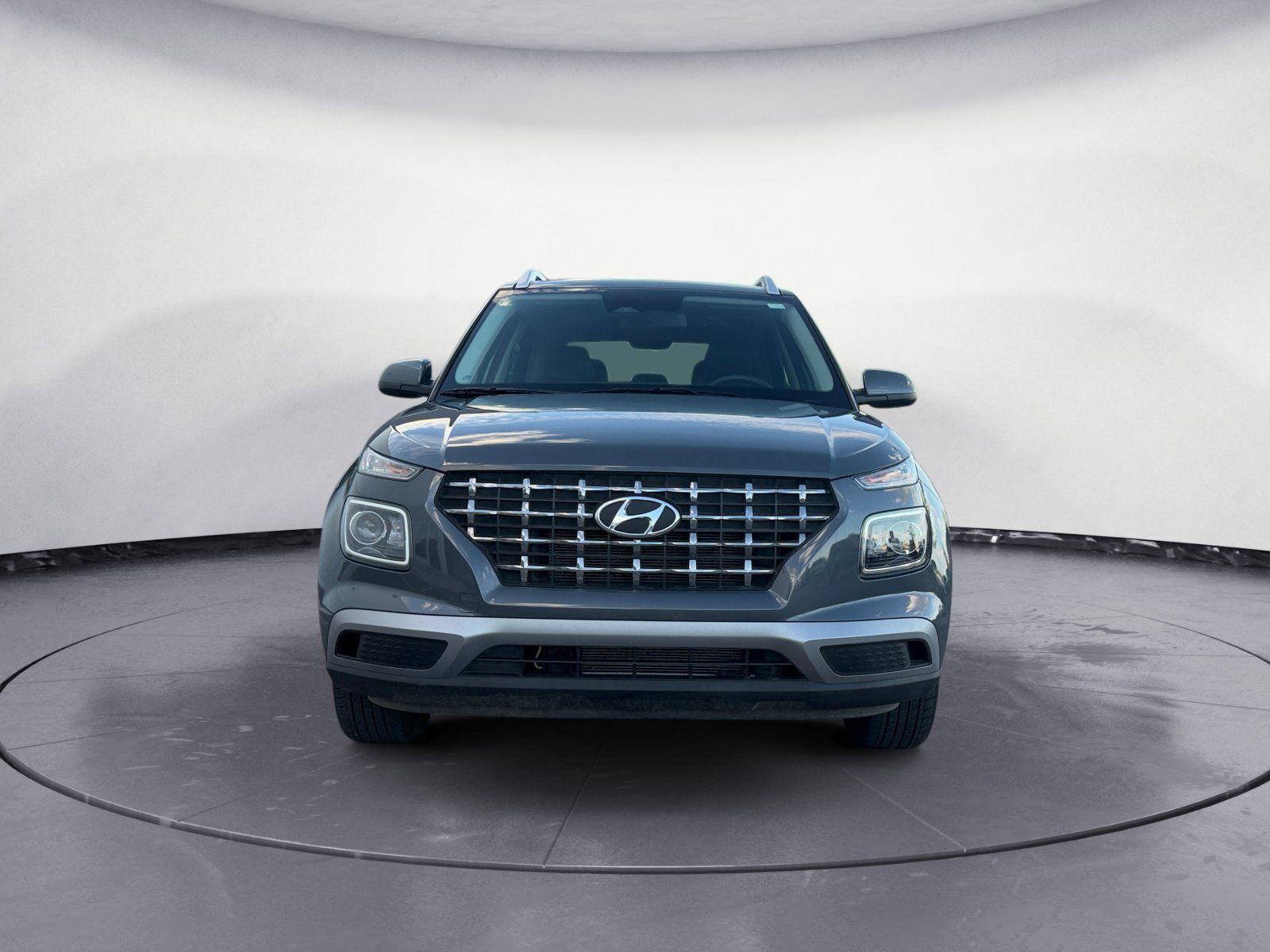 Used 2025 Hyundai Venue SEL FWD image 2