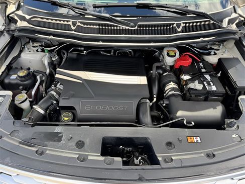 Used 2018 Ford Explorer Platinum image 9