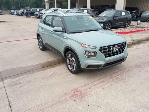 Used 2025 Hyundai Venue SEL FWD image 6