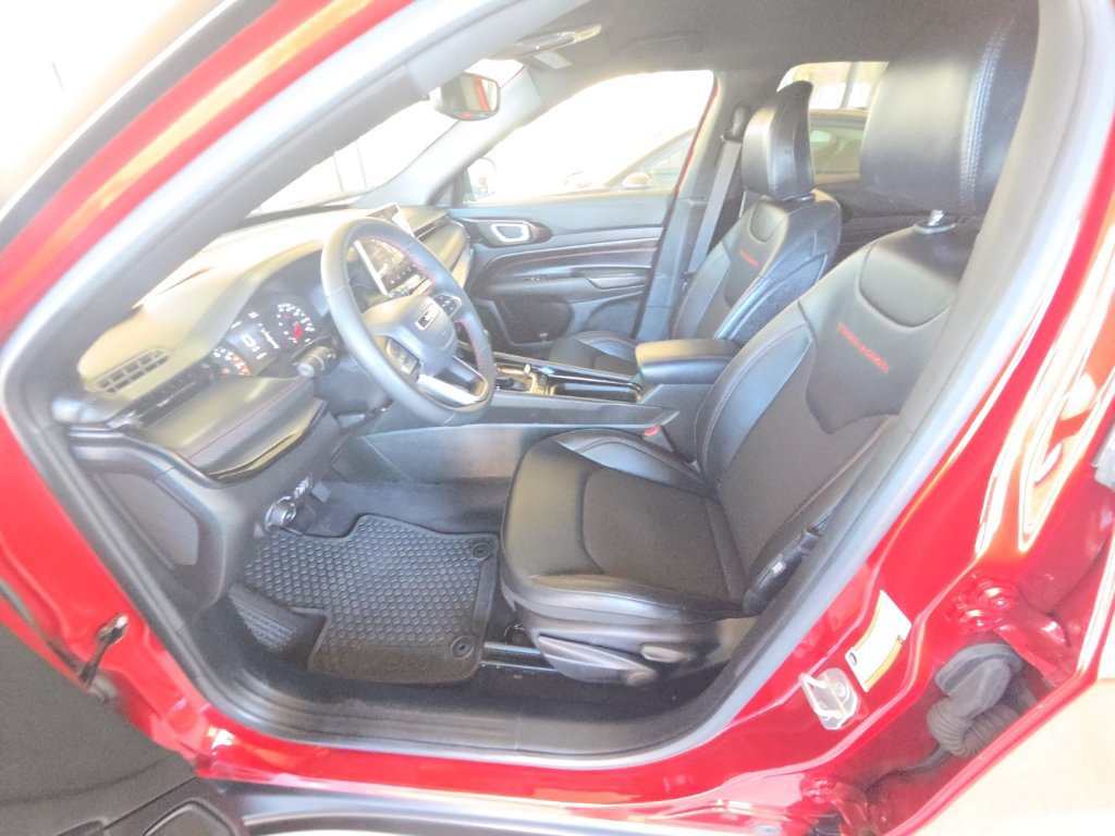 Used 2025 Jeep Compass Trailhawk AWD/4WD image 4