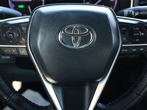 Used 2020 Toyota Avalon XLE image 18