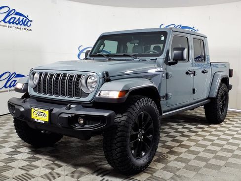 Used 2025 Jeep Gladiator Sport AWD/4WD image 6
