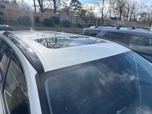 Used 2017 Toyota Highlander XLE image 21