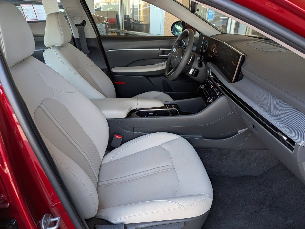 Used 2025 Hyundai Sonata SEL FWD image 27