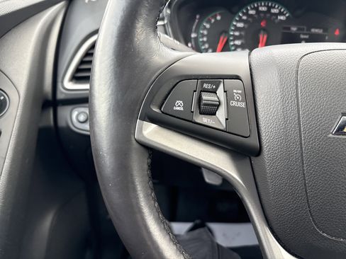 Used 2022 Chevrolet Trax LT w/ LT Convenience Package image 18