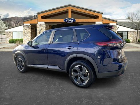 Used 2024 Nissan Rogue SV image 6