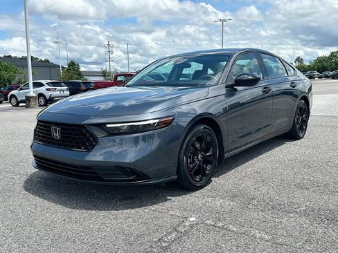 Used 2025 Honda Accord SE image 1