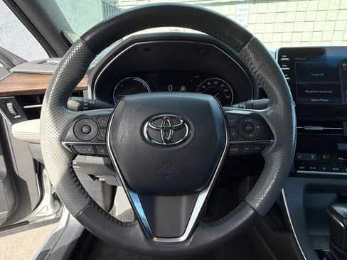 Used 2022 Toyota Avalon Limited image 20