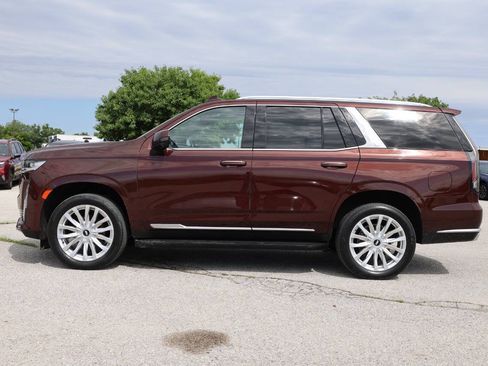 Used 2023 Cadillac Escalade Luxury AWD/4WD image 8