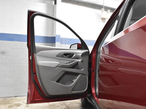 Used 2020 Chevrolet Traverse LT w/ LPO, Floor Liner Package image 12