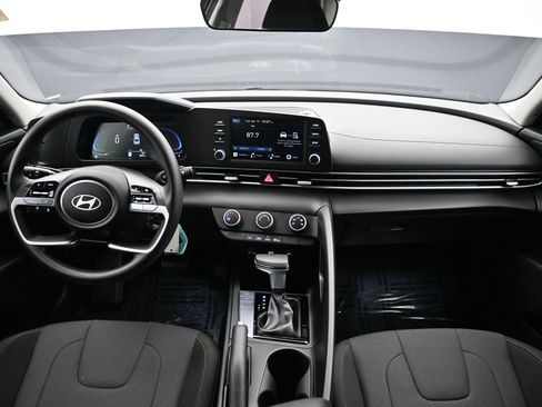 Certified 2024 Hyundai Elantra SE image 12