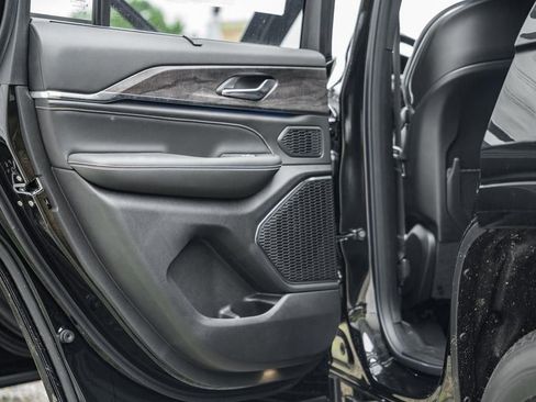 New 2025 Jeep Grand Cherokee Overland w/ Adv Protech Group III AWD/4WD image 35