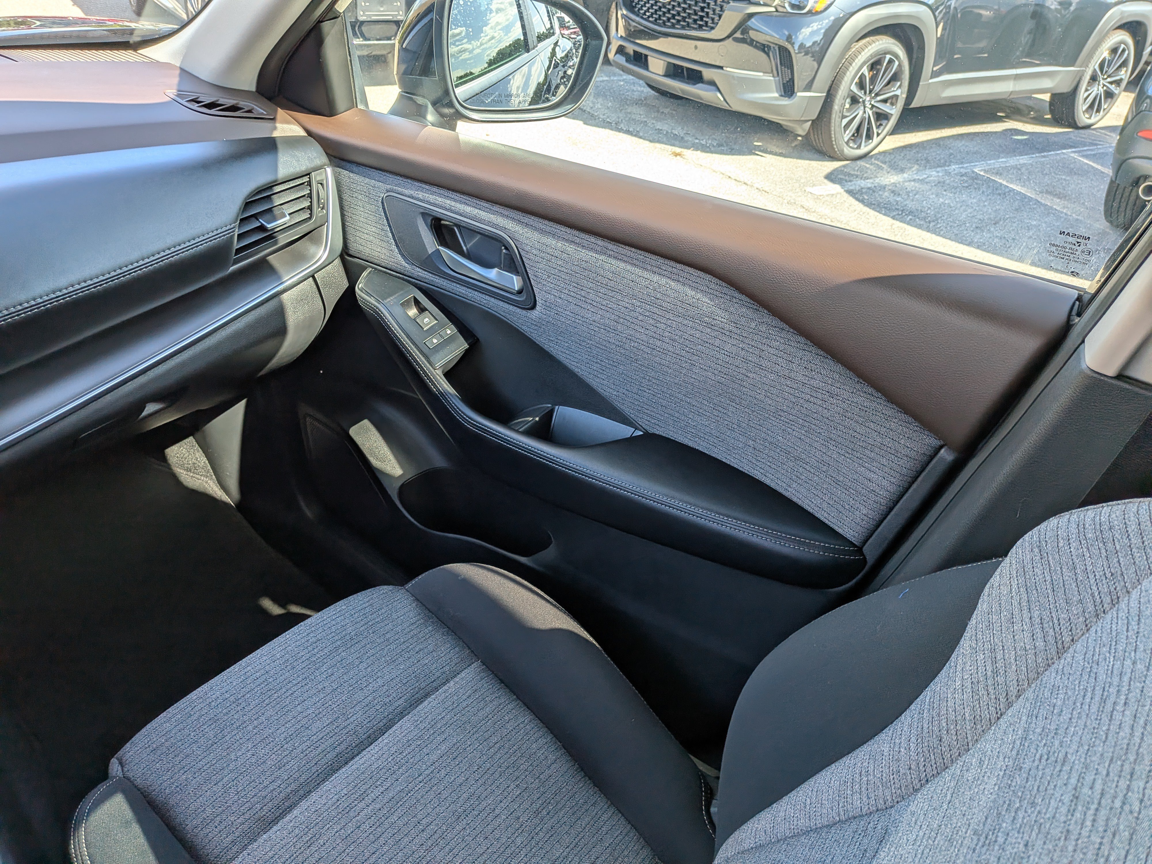 Used 2023 Nissan Rogue SV FWD image 18