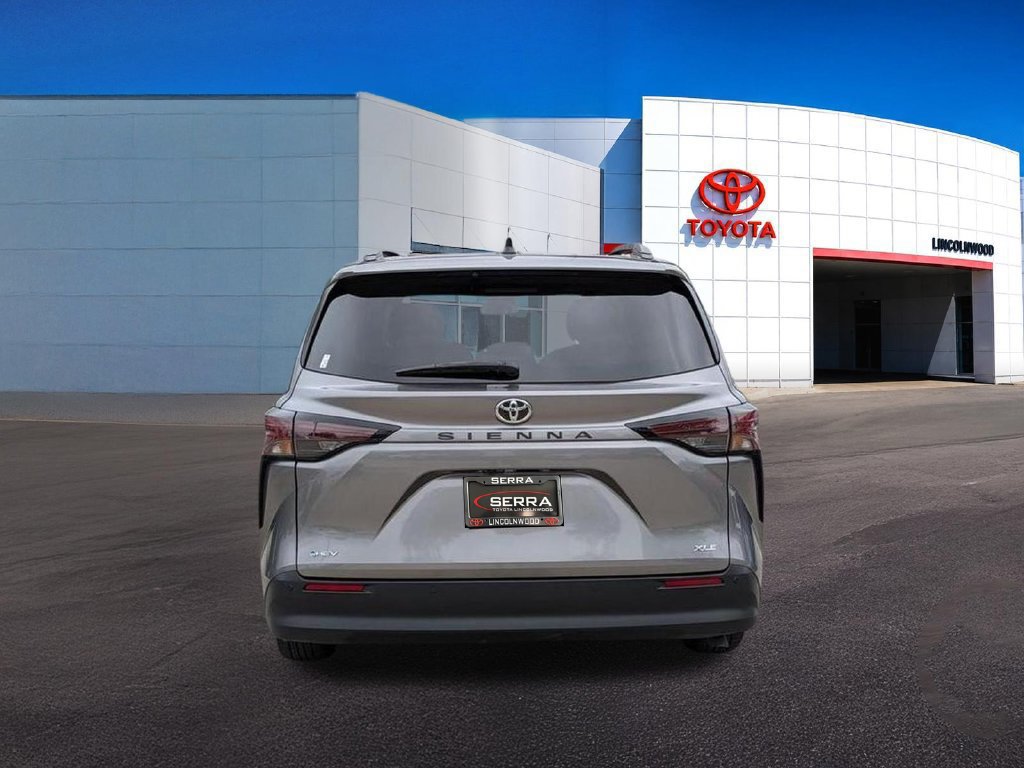 Used 2026 Toyota Sienna XLE FWD image 13