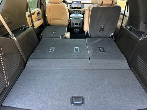 Used 2022 Chevrolet Tahoe Premier image 17