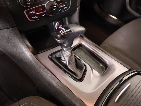Used 2019 Dodge Charger SXT image 8