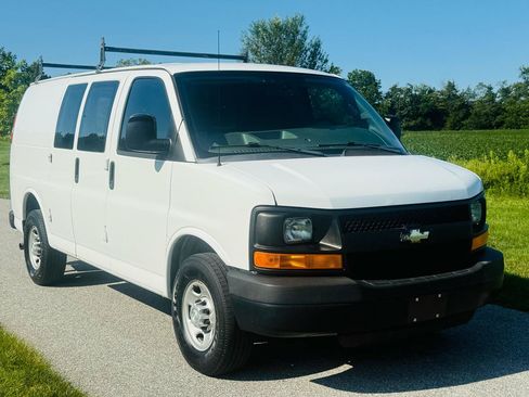 Used 2016 Chevrolet Express 2500 RWD image 3