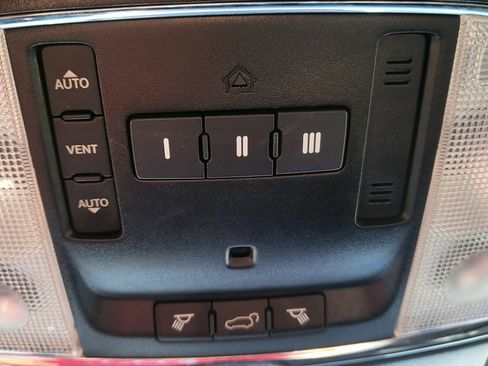 Used 2019 Jeep Grand Cherokee Laredo AWD/4WD image 39