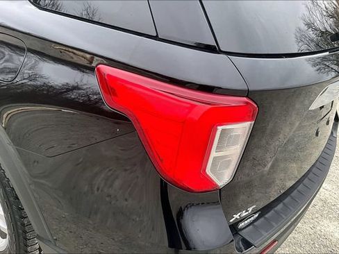 Used 2023 Ford Explorer XLT w/ Equipment Group 202A AWD/4WD image 30