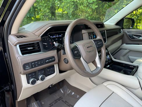 Used 2021 GMC Yukon Denali w/ Denali Ultimate Package AWD/4WD image 34