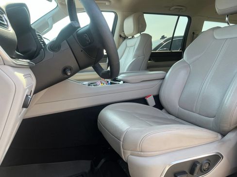 Used 2022 Jeep Wagoneer Series II RWD image 8