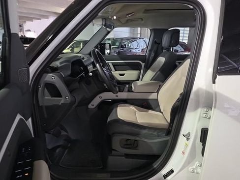 Used 2024 Land Rover Defender 110 X-Dynamic SE AWD/4WD image 9
