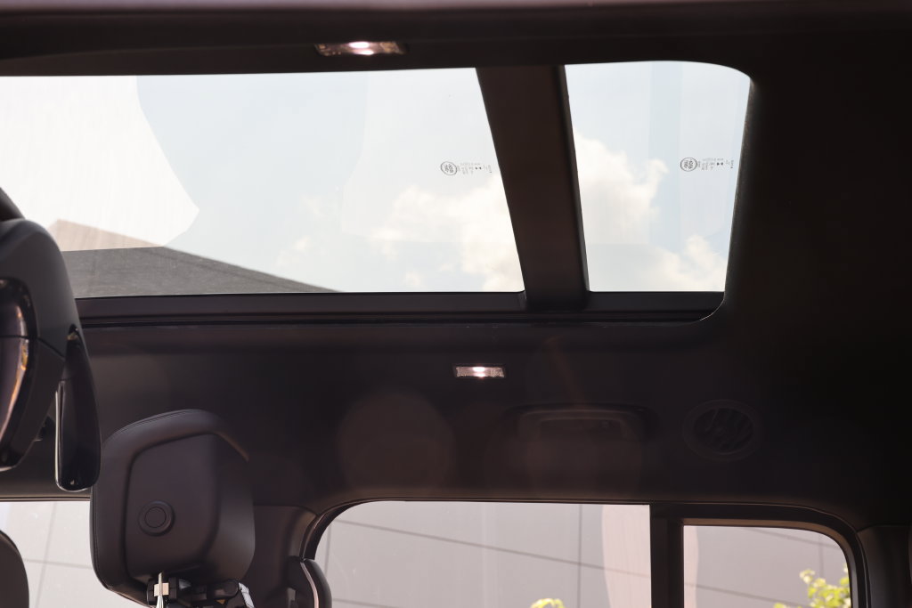New 2026 Land Rover Defender 130 X-Dynamic SE AWD/4WD image 9