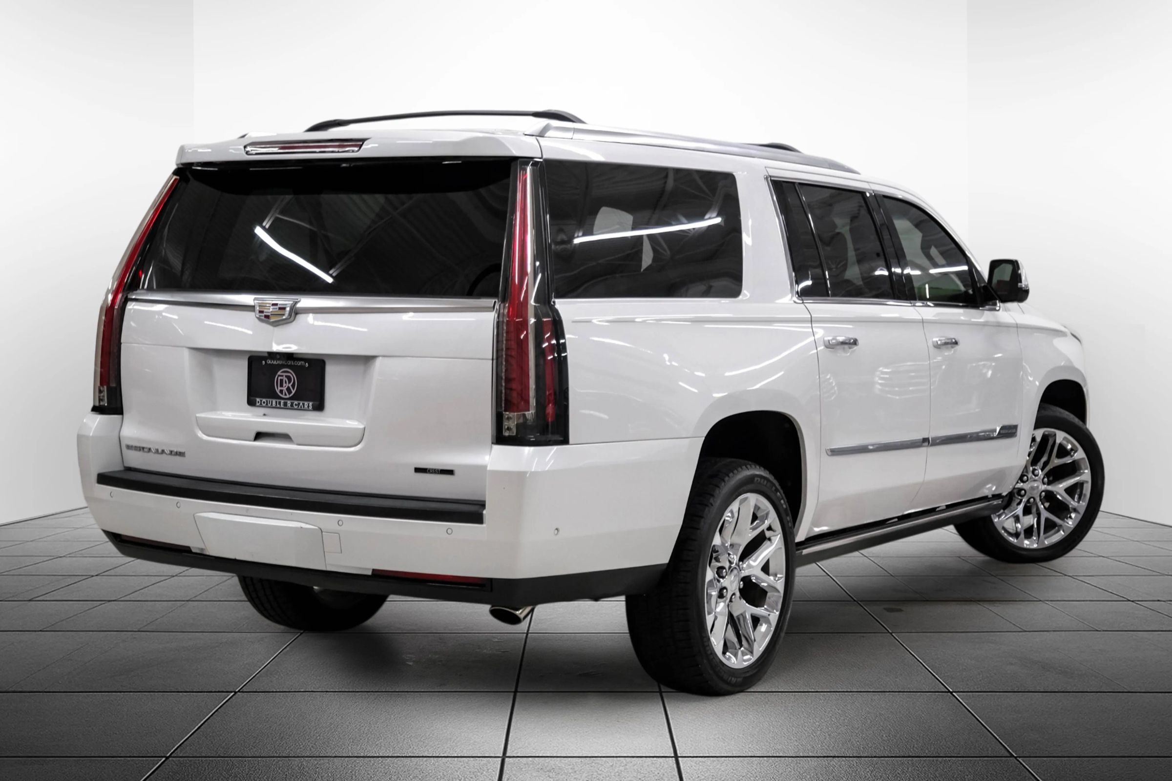 Used 2017 Cadillac Escalade ESV Platinum AWD/4WD image 9