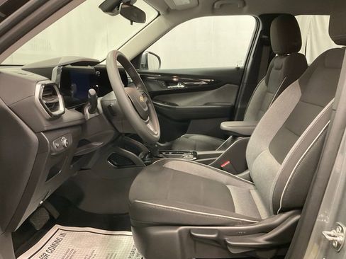 Used 2025 Chevrolet TrailBlazer LT image 12