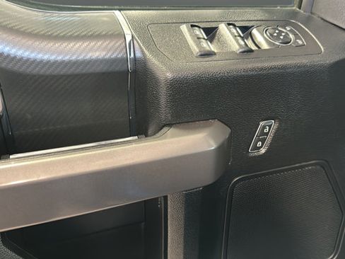 Used 2019 Ford F150 XLT w/ Equipment Group 302A Luxury AWD/4WD image 19