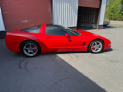Used 2004 Chevrolet Corvette Coupe RWD image 7