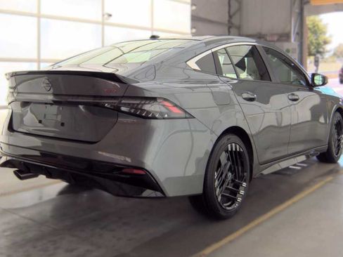 Used 2026 Nissan Sentra SR w/ Floor Mat Package FWD image 4
