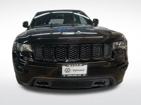 Used 2019 Jeep Grand Cherokee Laredo AWD/4WD image 3