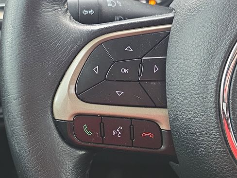 Used 2015 Jeep Renegade Latitude image 16