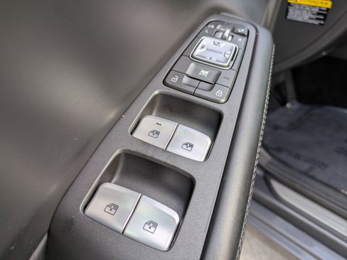 Used 2017 Genesis G90 3.3T Premium image 21