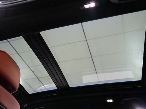 Used 2022 BMW X7 M50i w/ Dynamic Handling Package image 17