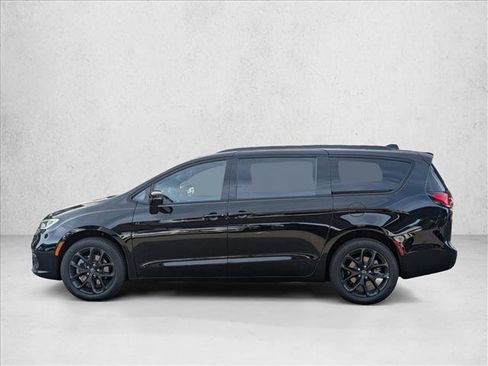 New 2026 Chrysler Pacifica Limited w/ S Appearance Package image 9