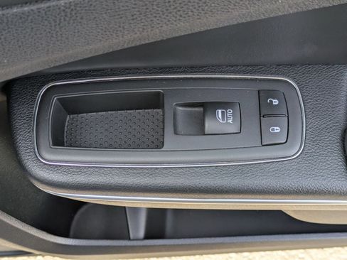 Used 2018 Chrysler 300 Limited w/ Safetytec Plus Group image 35