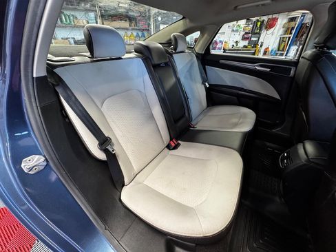 Used 2019 Ford Fusion SE w/ Equipment Group 151A FWD image 10