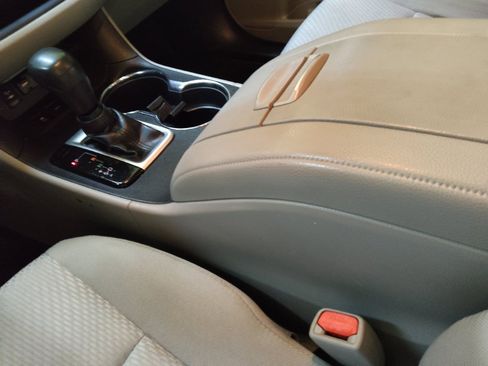 Used 2019 Toyota Highlander LE image 26