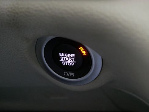 Used 2024 Chrysler Pacifica Limited image 23