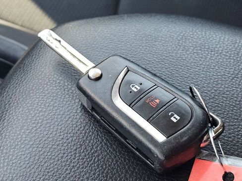 Used 2020 Toyota RAV4 LE w/ Carpet Mat Package image 32