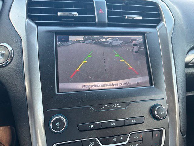 Used 2020 Ford Fusion SE FWD image 11