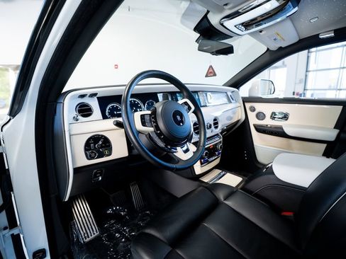 Used 2019 Rolls-Royce Phantom Sedan RWD image 27