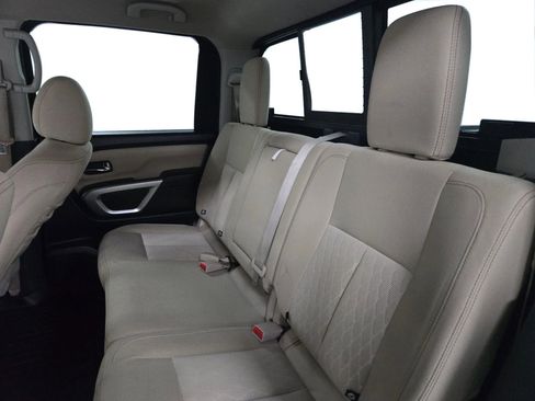 Used 2016 Nissan Titan SV image 14