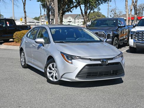 Certified 2025 Toyota Corolla LE image 6