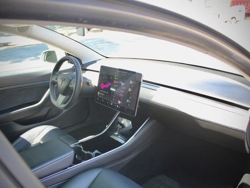 Used 2020 Tesla Model 3 Standard Range RWD image 33