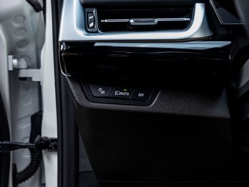 Used 2025 BMW X1 M35i w/ Premium Package image 17