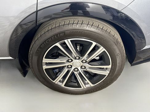 Used 2023 Cadillac Lyriq 2WD image 37